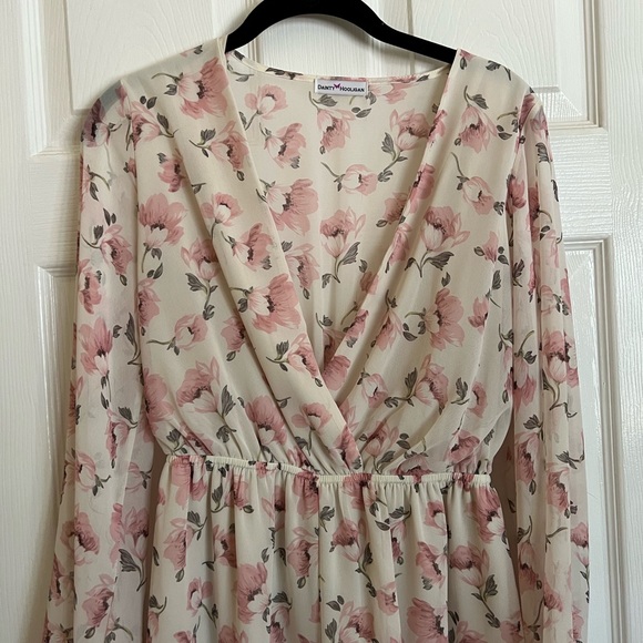 Neutral colored Floral Romper - Picture 14 of 16